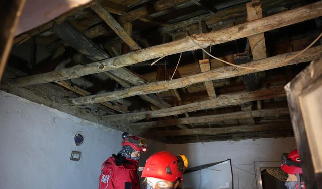 Düğün evinde tavan çöktü: 6 yaralı