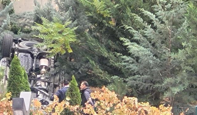 Araç, istinat duvarını aştı: 1 yaralı