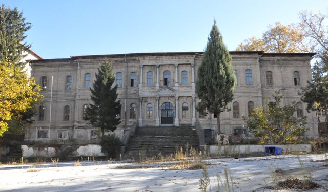 Kütahya’nın eğitim mirası yok olma tehlikesinde