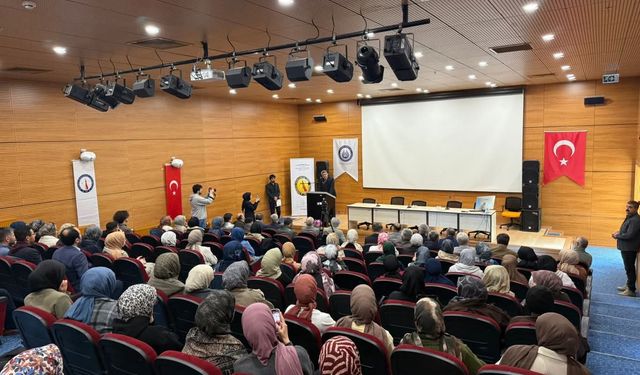 DPÜ’de Dikkat Çeken Panel: Papa’nın Ziyareti Ne Anlama Geliyor?