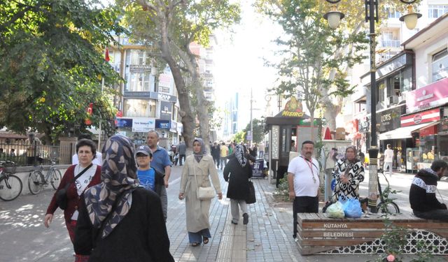 Kütahya’nın En İşlek Caddesi Hafta Sonu Doldu Taştı