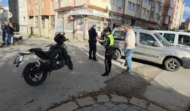 Kütahya’da Can Pazarı: Hafif Ticari Araç Motosiklete Çarptı