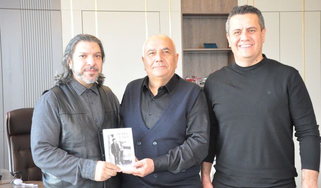 Şeref Usta’nın kitabı ilk Gazetemize takdim edildi