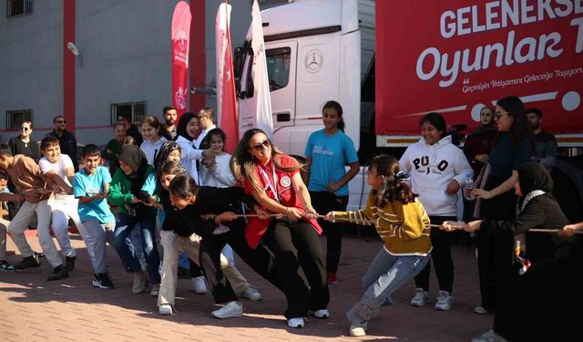 Bir tır dolusu mutluluk Manisa'ya geliyor