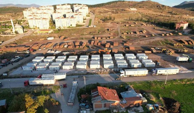Depremin yaralarını sarmaya çalışan Sındırgı’ya konteyner kent