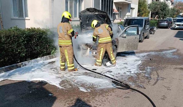 Gönen’de otomobil yangını paniğe yol açtı