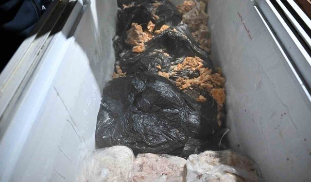 Halk Sağlığı Tehlikede! 150 Kilo Pişmiş Tavuk Çöplükten Döndü