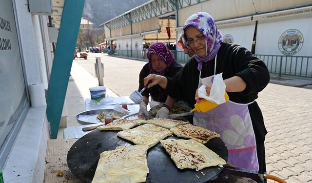 İnönülü kadınlardan Başkan Harmancı’ya bazlama ikramı