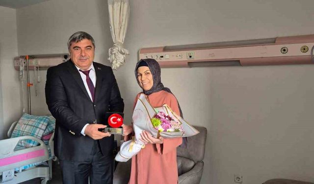 Öğretmenler Günü'nü hastanede geçiren öğretmen unutulmadı