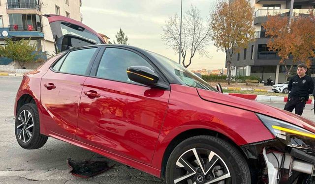 Uşak’ta trafik kazası: 2 yaralı hastaneye kaldırıldı