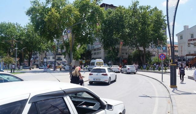 Trafik Kilitlendi! Kütahya’da Otopark Sorunu Çığ Gibi Büyüyor