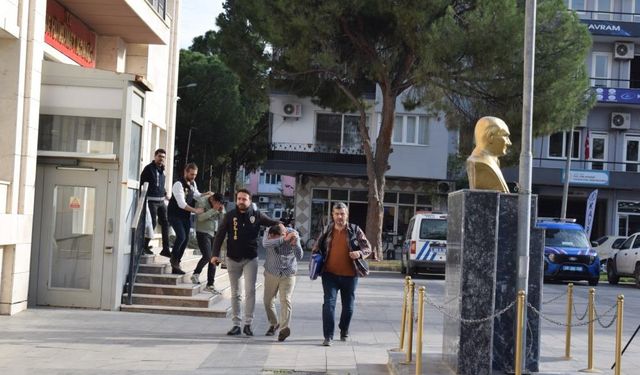 Adnan Menderes Bulvarı'nda durdurulan araçtan kiloyla zehir çıktı