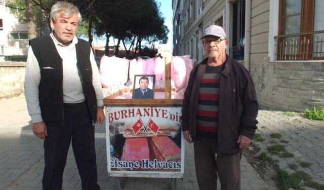 Ölen kardeşi için pamuk şeker hayrı yapan seyyar satıcı duygulandırdı