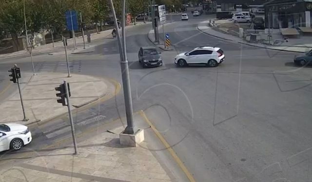 Kırmızı ışıkta geçen sürücüye ceza yağdı