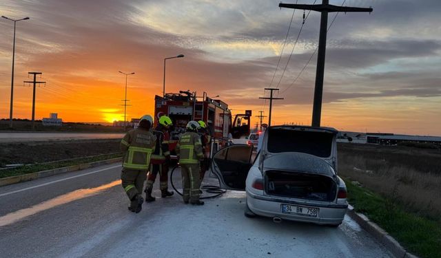 Seyir halindeki araç alev topuna döndü
