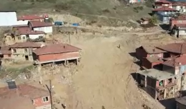 Depremler köyü yıkımın merkezine çevirdi