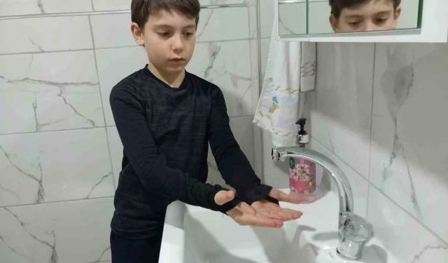 8 saat süren su patlağı vatandaşlara zor anlar yaşattı