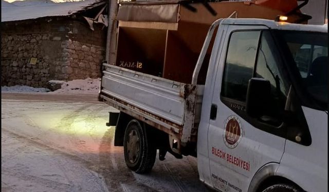 Belediyeden kar ve dona karşı gece boyunca yoğun çalışma