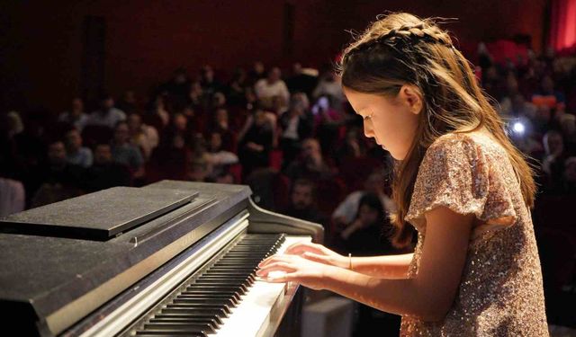 Çocuk Piyanistler Alkış Topladı