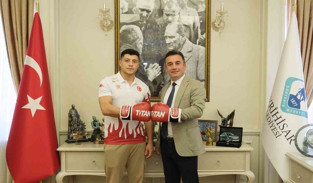 Dökmeci: “Milli Sporcumuz Doğan Kılıç Gururumuz Oldu”