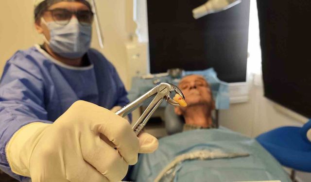 Doktorlar Bile Şaşırdı: 83 Yaşında 20’lik Diş