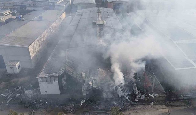 Fabrikada panik anları: Uşak’taki yangın kontrol altına alındı