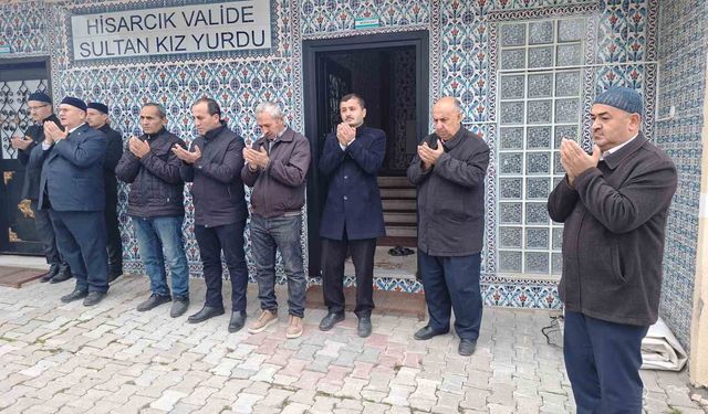 Hisarcık’ta Duygusal Uğurlama: Umre Yolcuları Dualarla Kutsal Topraklara Gönderildi