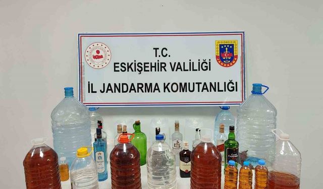 Jandarma satışa hazırlanan 78 litre kaçak alkolü içki ele geçirdi, 1 kişi yakalandı