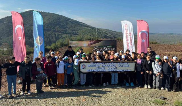 Kaybedilen Öğretmenler İçin Fidanlar Toprakla Buluştu