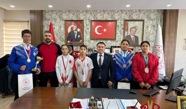Kick boks sporcularından GSB İl Müdürü’ne ziyaret