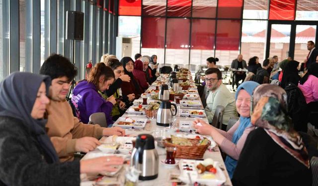 Osmangazi'de engelli bireyler ve aileleri kahvaltıda buluştu