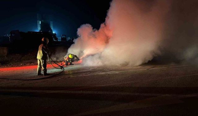 Seyir Halindeki Otomobil Bir Anda Alevlere Teslim Oldu