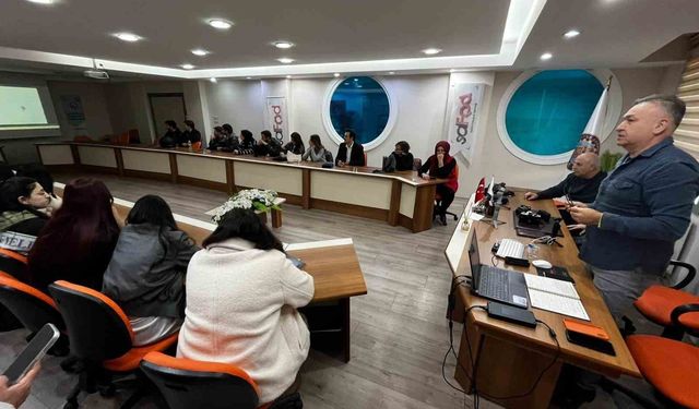 Üniversite öğrencilerine mobil fotoğraf eğitimi