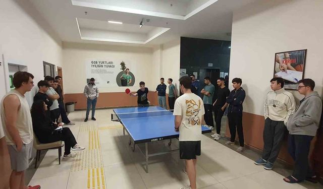 Yurtlarda kalan öğrenciler düzenlenen etkinlikler ile sosyalleşiyor