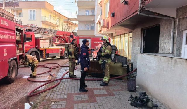 Apartman dairesi alevler içinde kaldı