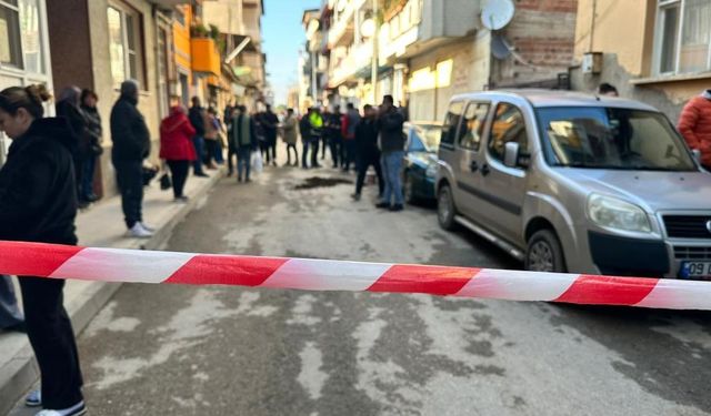 Eşini sokak ortasında katletti