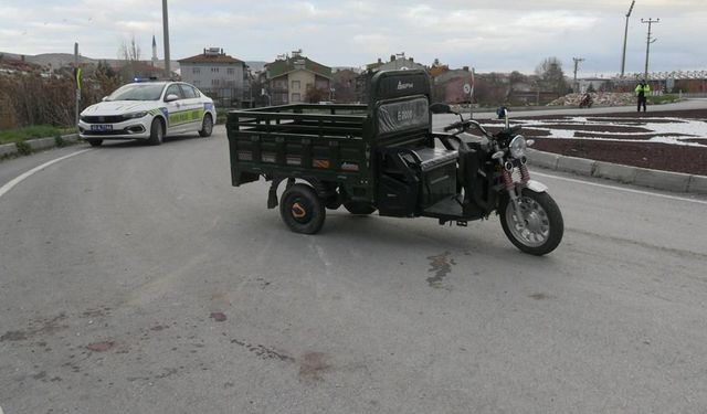 Kütahya'da motosiklet devrildi, aynı aileden 4 kişi yaralandı