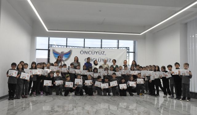 Dumlupınar Gazetesi Atölyesi'ne katılan minik gazeteciler 'sertifikalarına' kavuştu