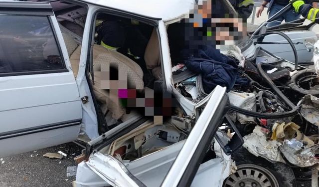 Otomobil, hurdaya döndü: 1 ölü, 1 yaralı
