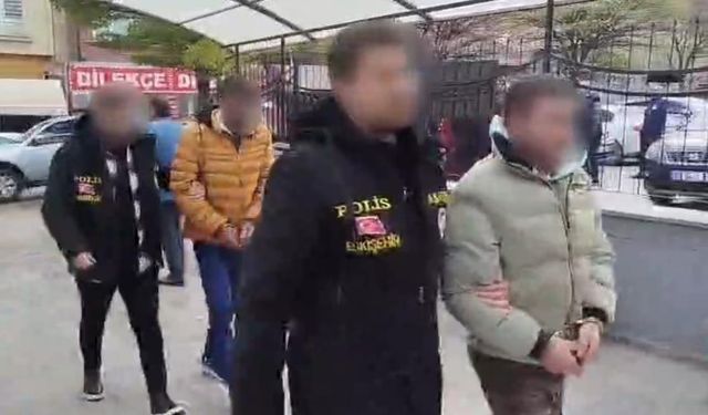 Yeni Mahalle'de motor çalan şüpheliler yakalandı