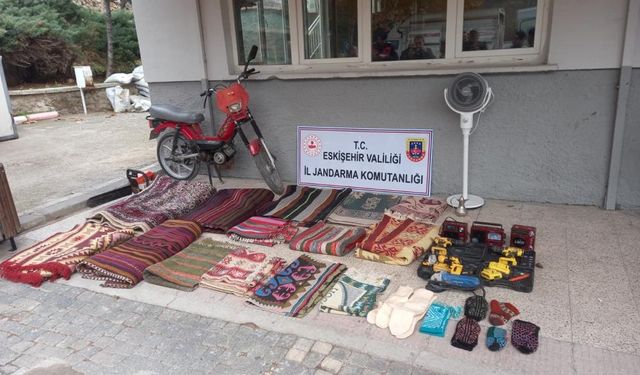 'Mezar ustasıyız' diyerek soygun yaptılar