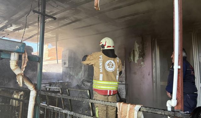 Müstakil ev alevler içinde kaldı