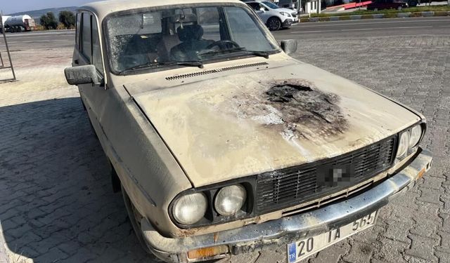 Otomobil yol ortasında alevlere karıştı