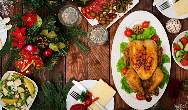 Bir Gecelik Kaçamak Yeni Yılı Zehir Etmesin: Yılbaşı Sofraları İçin Altın Uyarılar