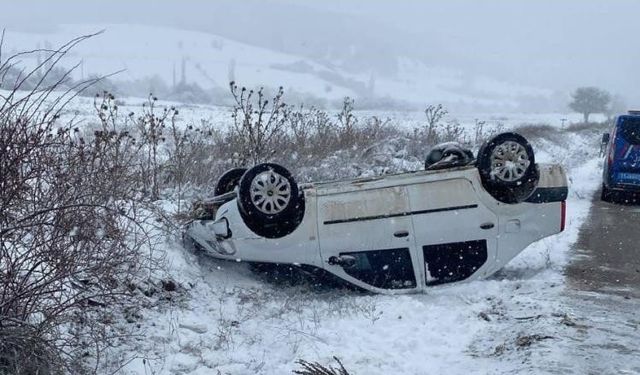 Direksiyon Hakimiyetini Kaybetti, Araç Takla Attı