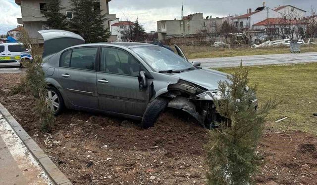 İki Otomobil Çarpıştı, Facianın Eşiğinden Dönüldü