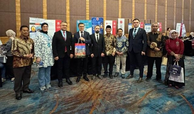 Kütahya’nın üniversitesi Asya’da: DPÜ Endonezya eğitim fuarında