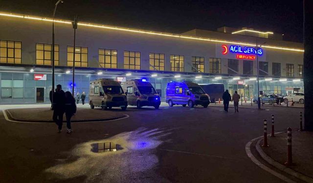 Okul Önünde Kan Aktı: Baba Oğul Hastanelik Oldu