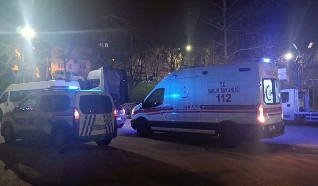 Tartışma bıçaklı kavgaya dönüştü: 2 yaralı