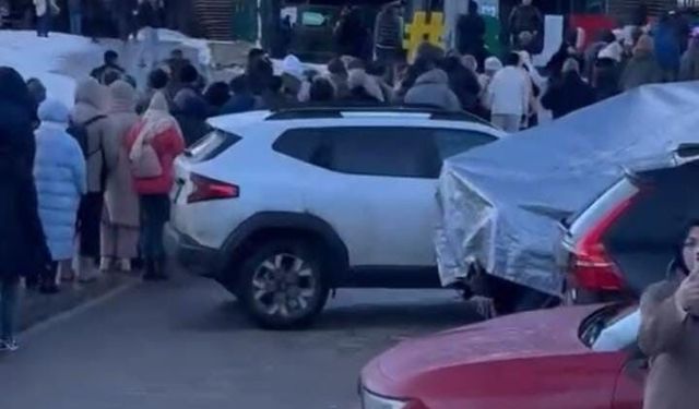 Zirveye çıkmak isteyenler sırada kaldı: Uludağ’da insan seli